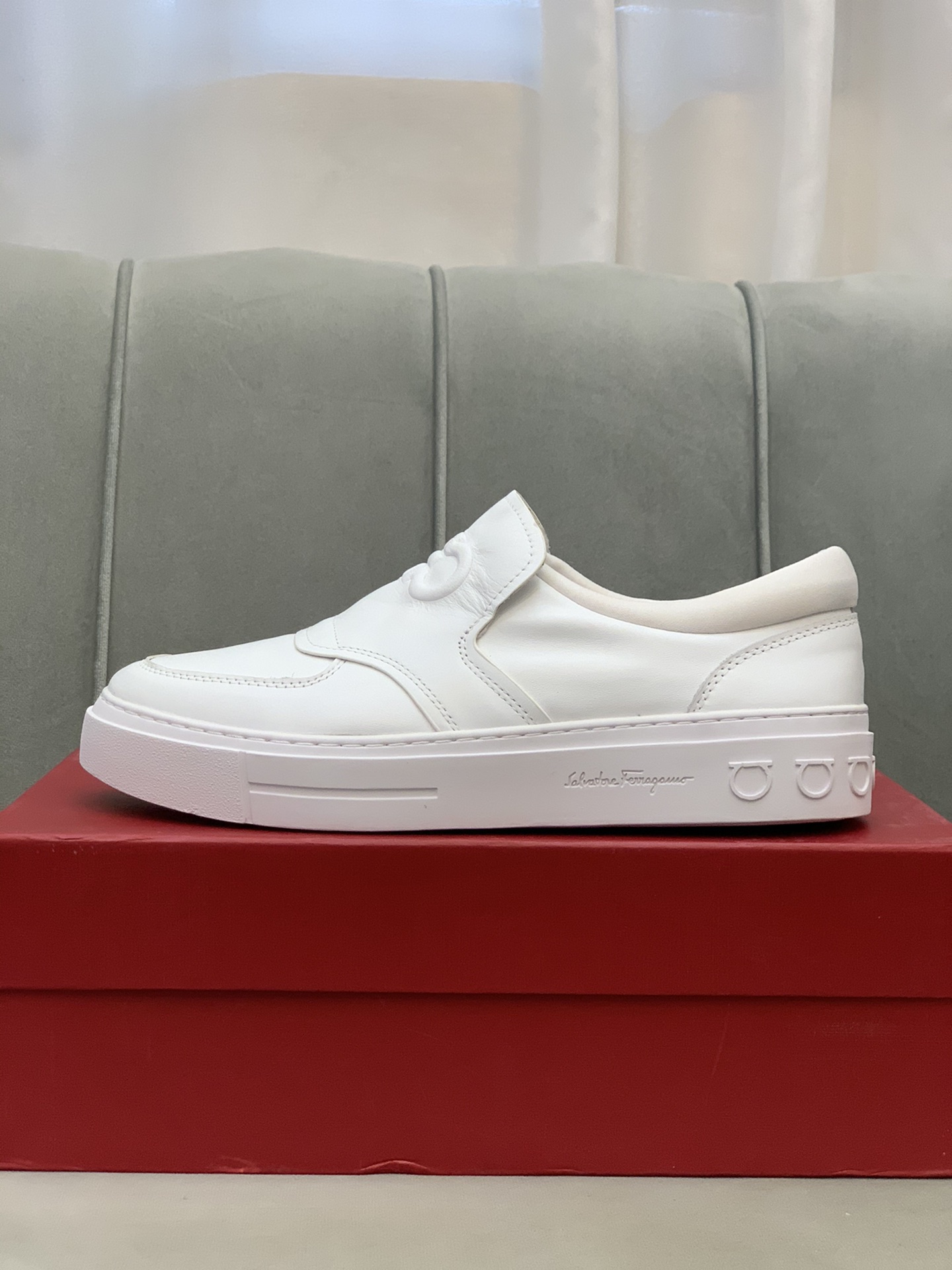 Salvatore Ferragamo Gancini Sneaker 1 - vstockx