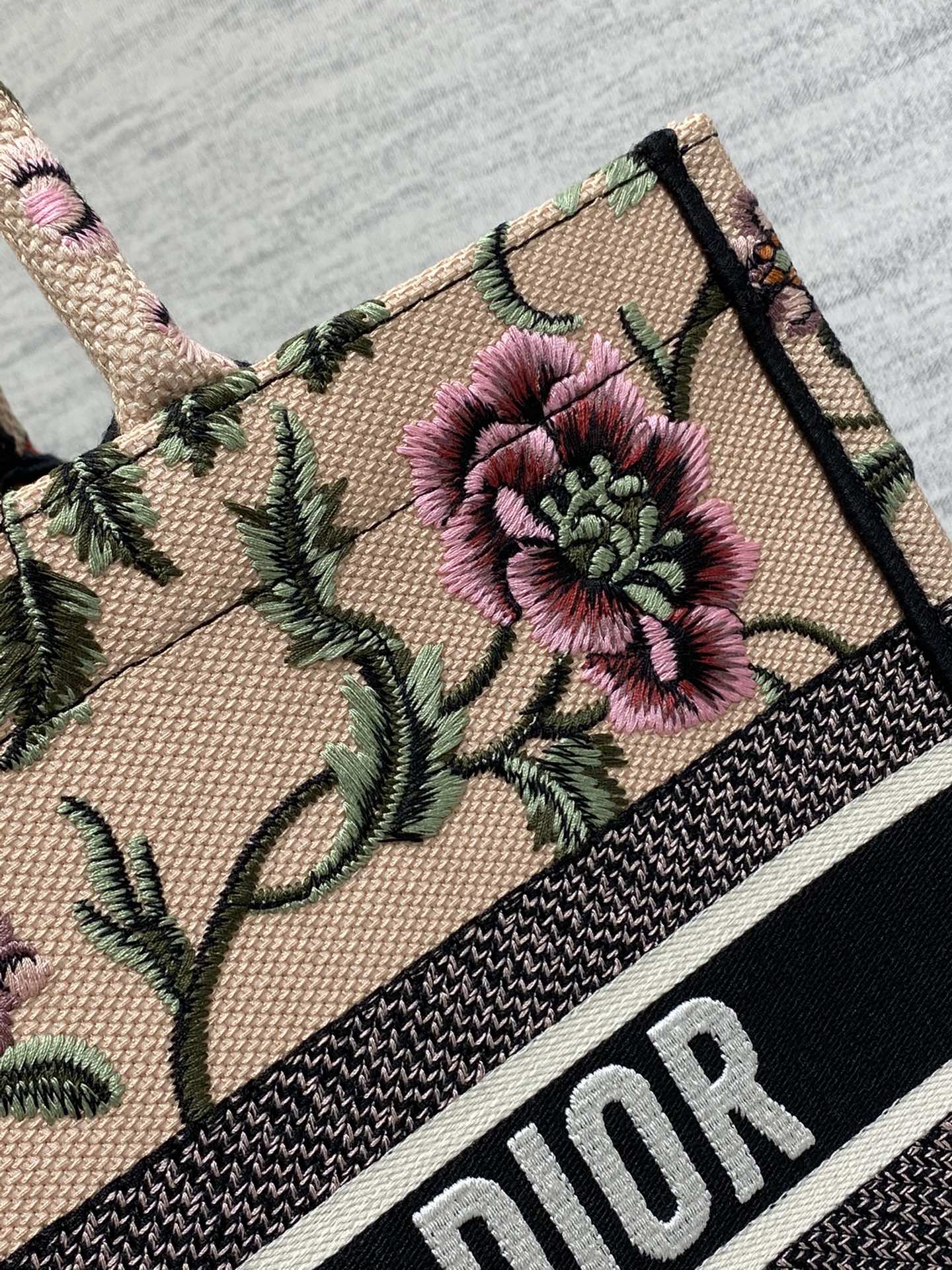 Handbag Dior size 36*18*28 cm - vstockx