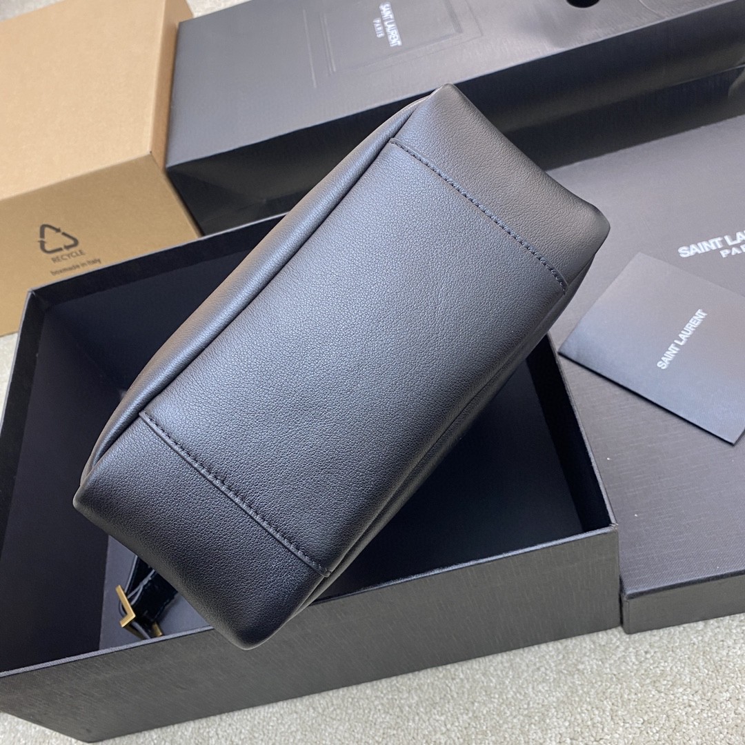 Handbags SAINT LAURENT 713938 size 22x22x10 cm - vstockx