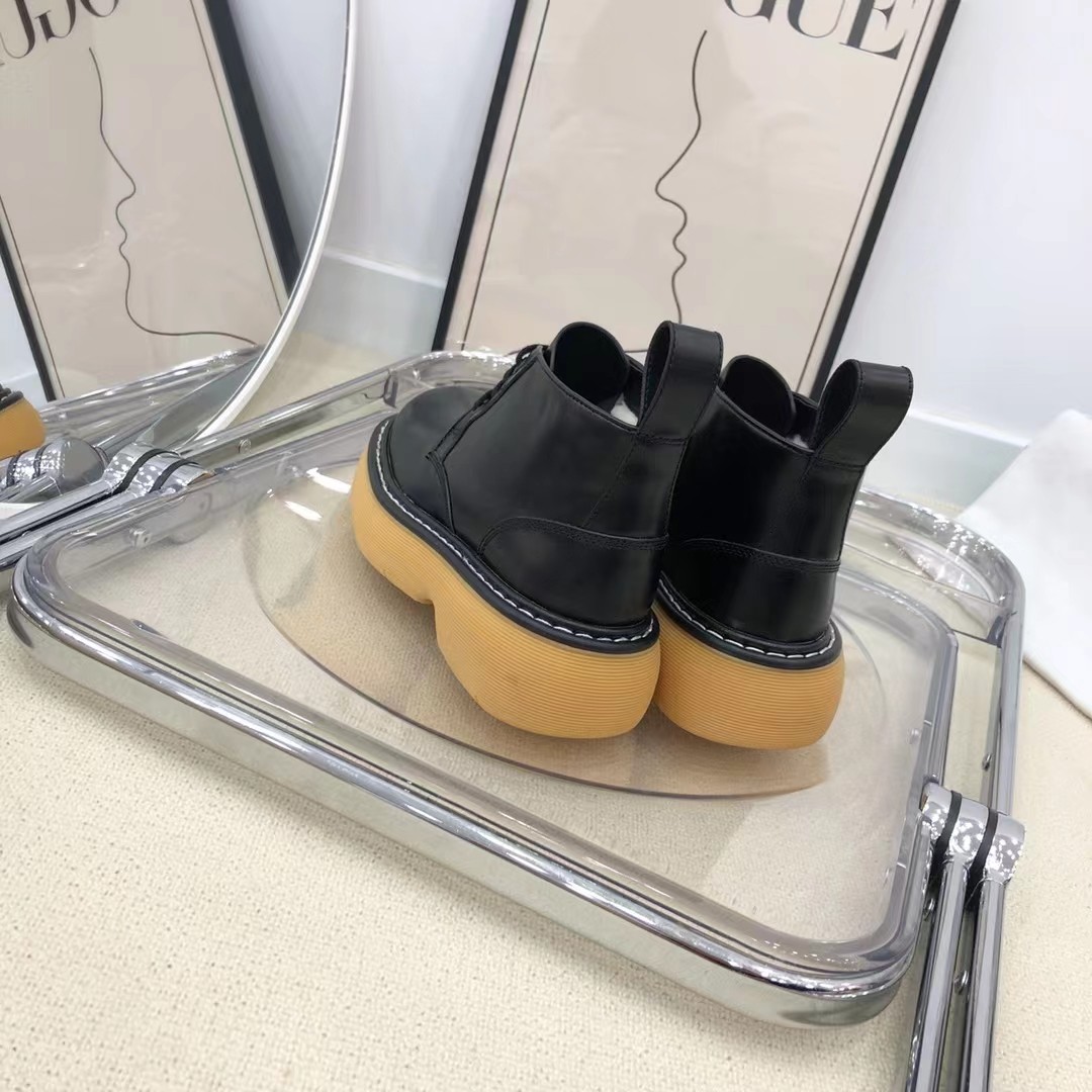 Bottega Veneta Boots 17 - vstockx