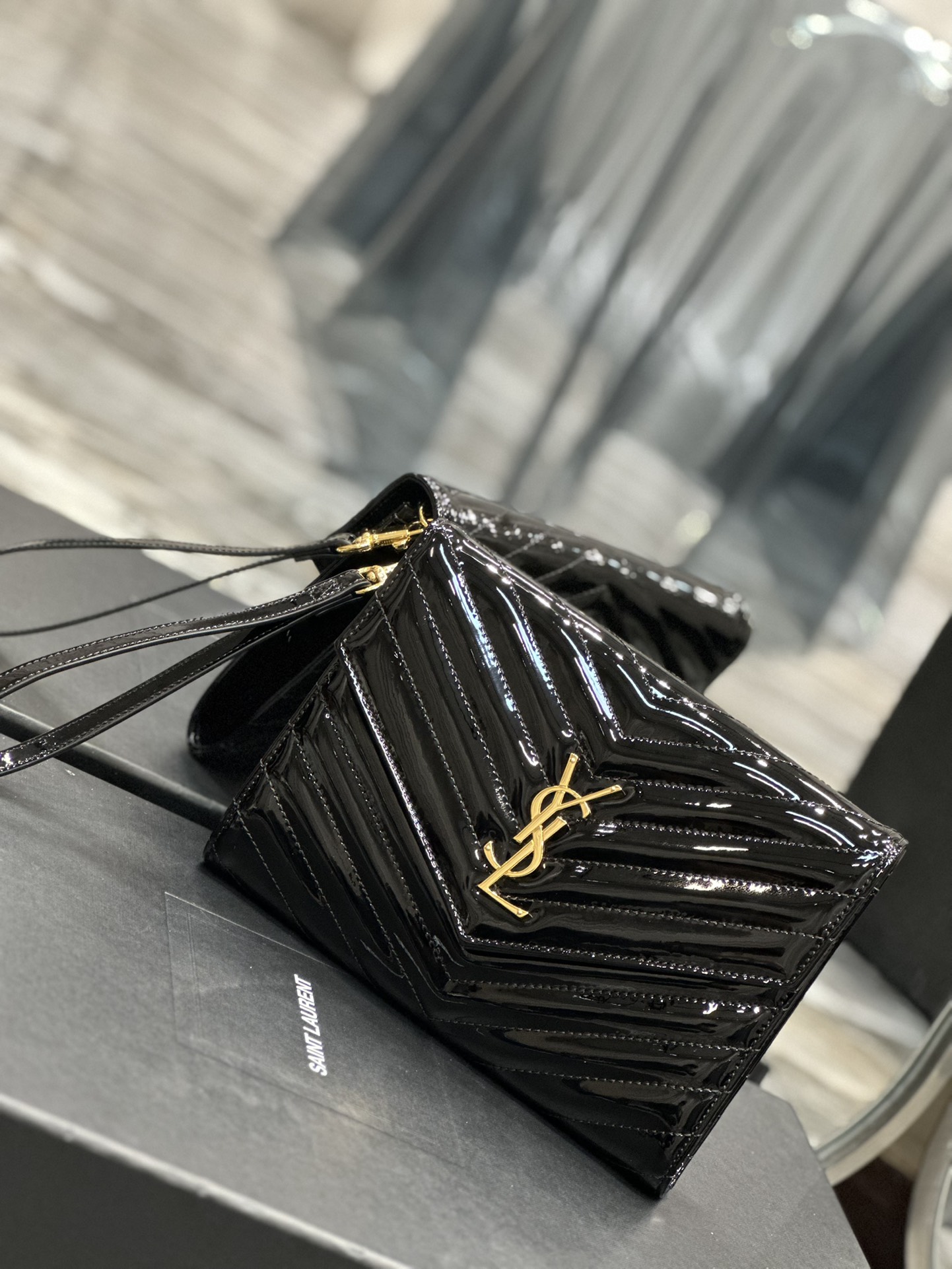 Handbags SAINT LAURENT 617662 size 21  6  3 cm - vstockx