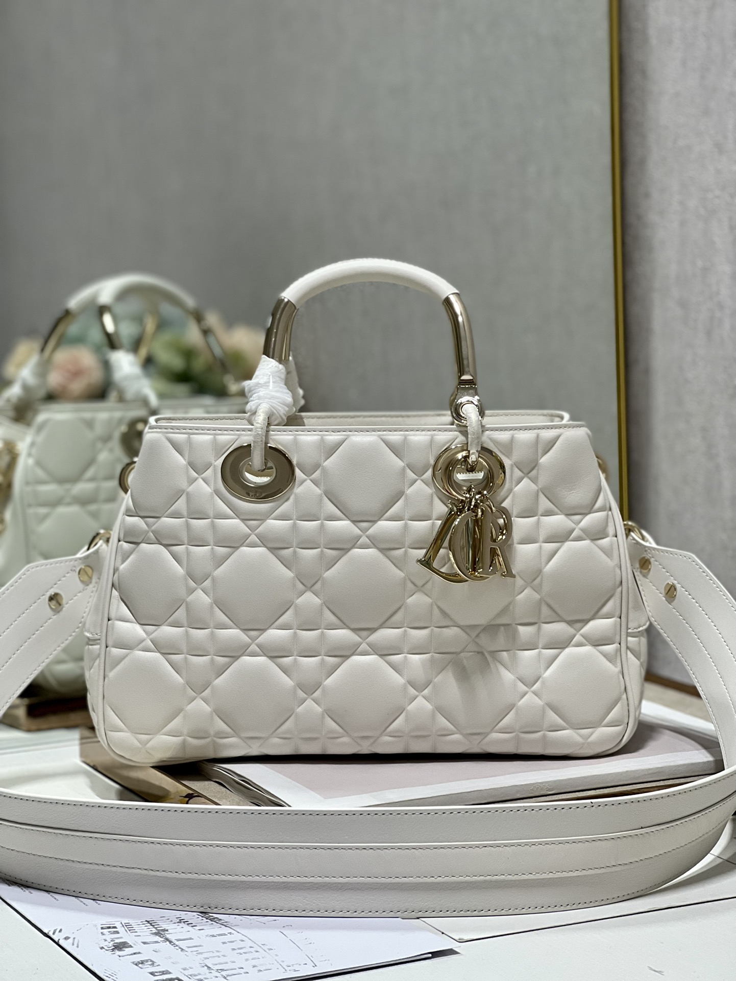 Handbag Dior 1202 size 31  31  11 cm - vstockx