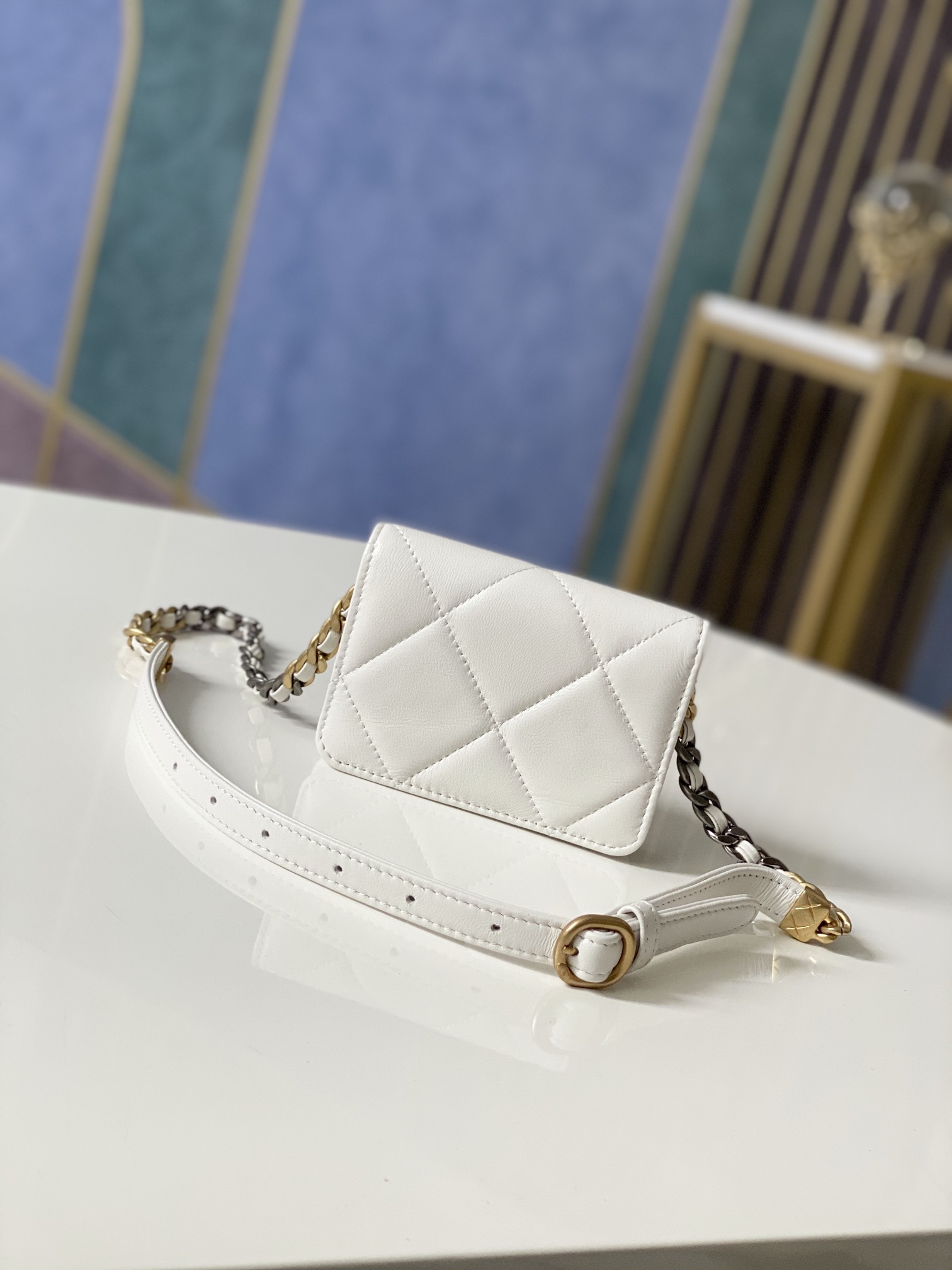 Handbag Chanel 81166 size 12 8.5 2.5 cm - vstockx
