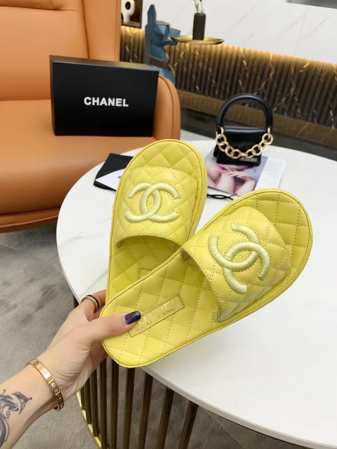 Chanel Slides 8 - vstockx