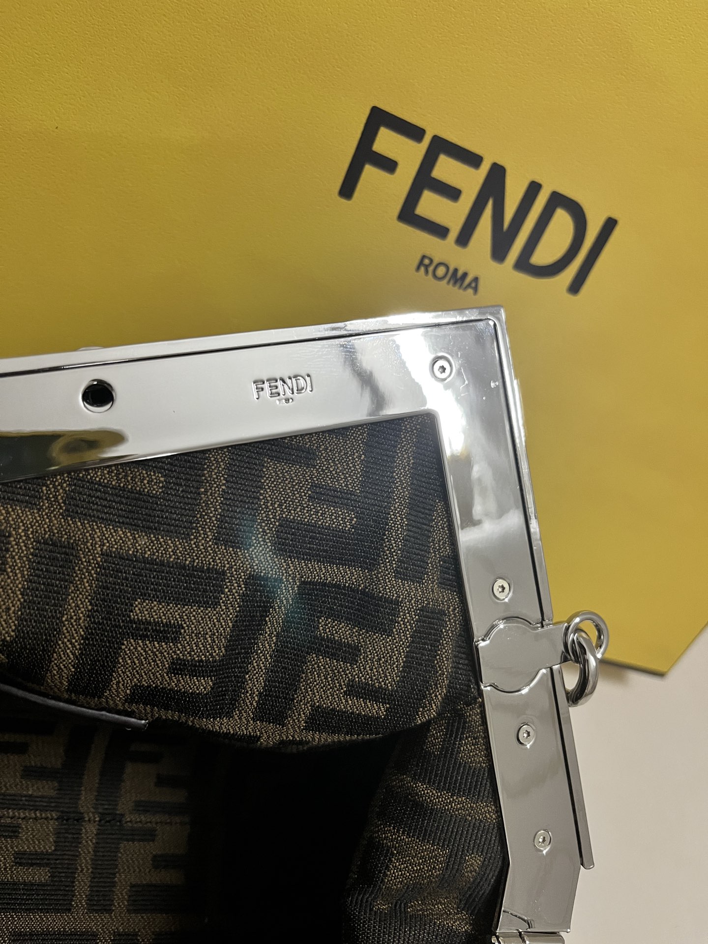 handbags FENDI 129 size:26 - vstockx
