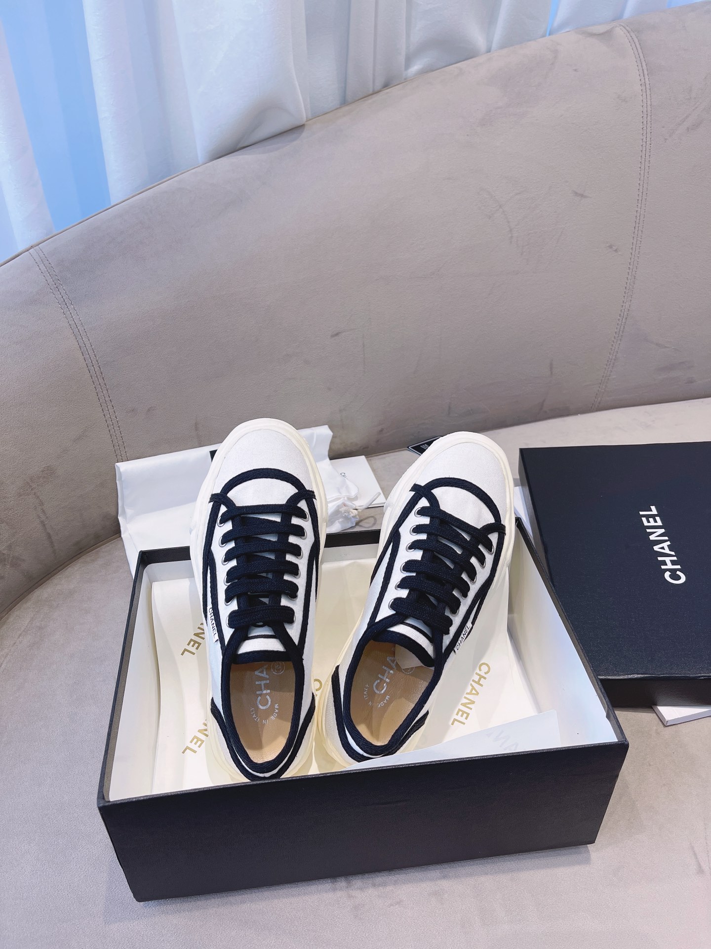 Chanel Flat canvas Sneaker 11 - vstockx