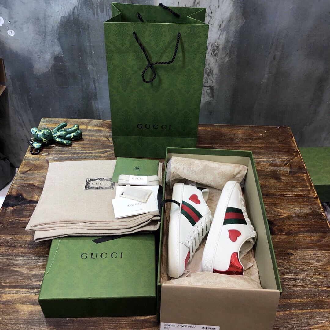 Gucci Ace Embroidered Hearts (W) - vstockx