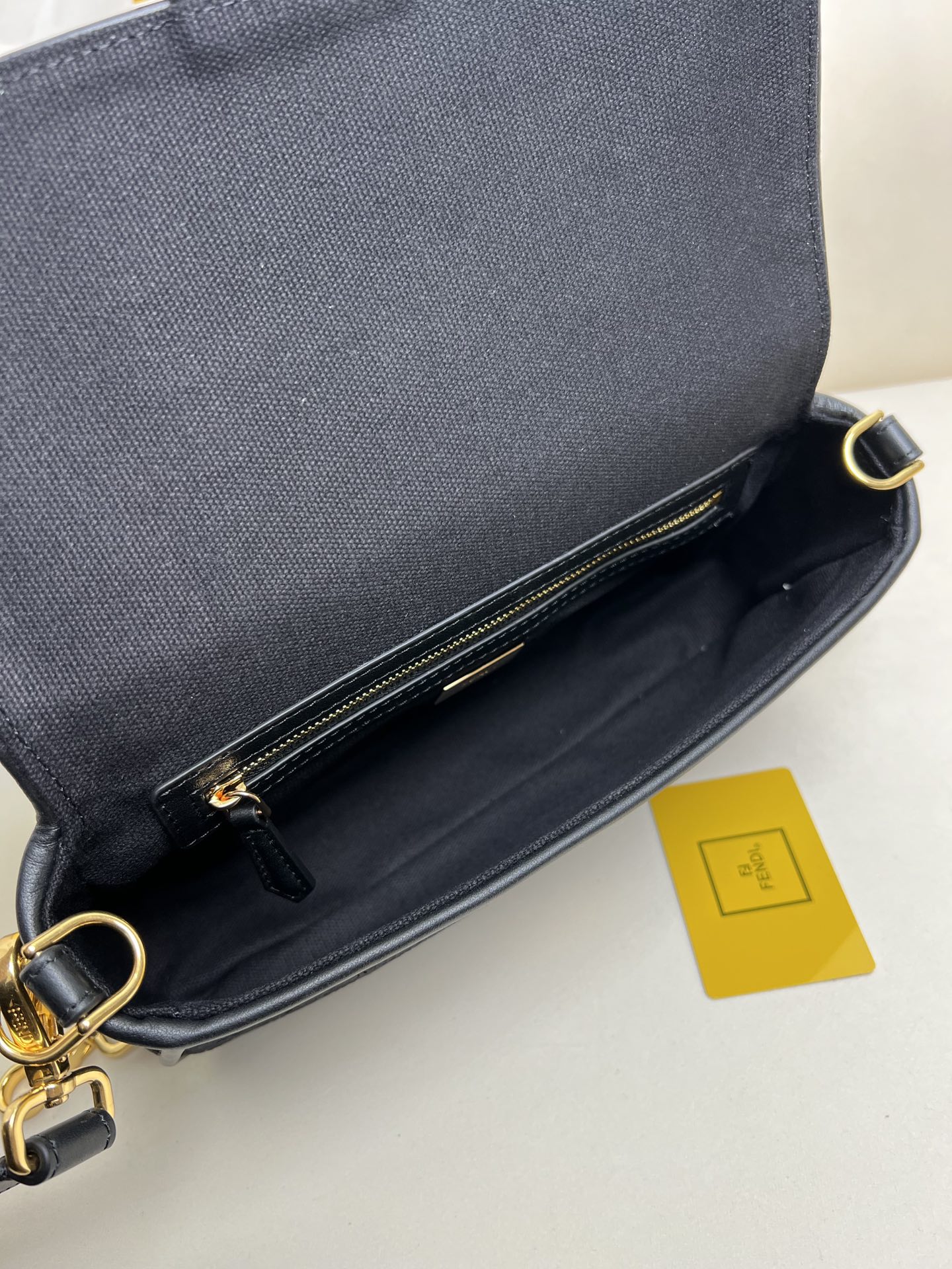 handbags FENDI Baguette size:26*6.5*13.5cm - vstockx