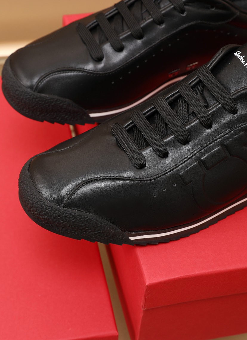 Salvatore Ferragamo Gancini Sneaker 19 - vstockx
