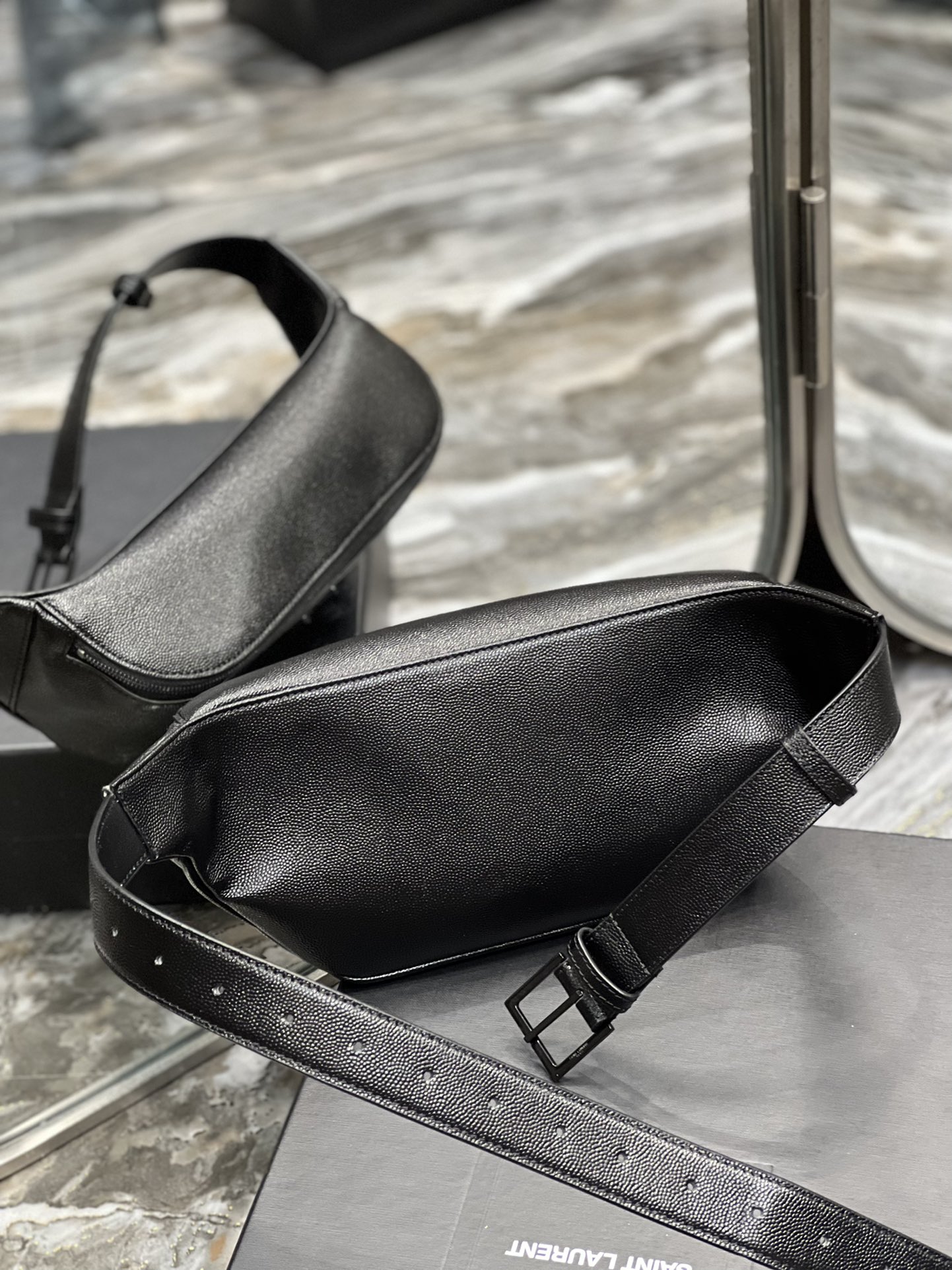 Handbags SAINT LAURENT 569737 size 25  14  3.5 cm - vstockx