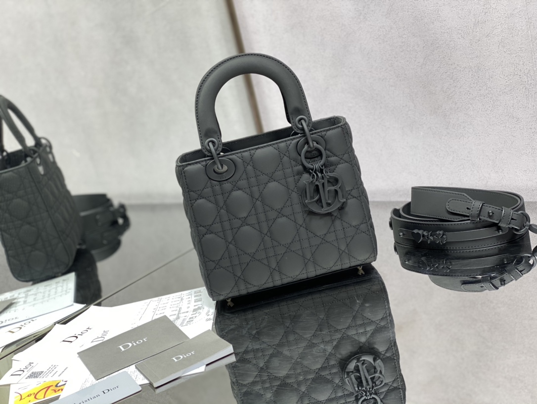Handbag Dior size 20 cm - vstockx