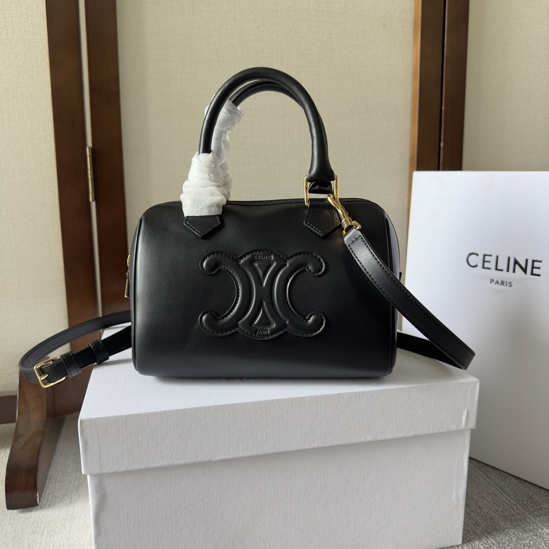 Handbags CELIN 197582 size: 19.5  14  7.5 cm - vstockx