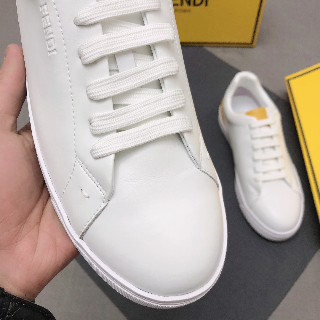 Fendi Low Top Sneakers 21 - vstockx