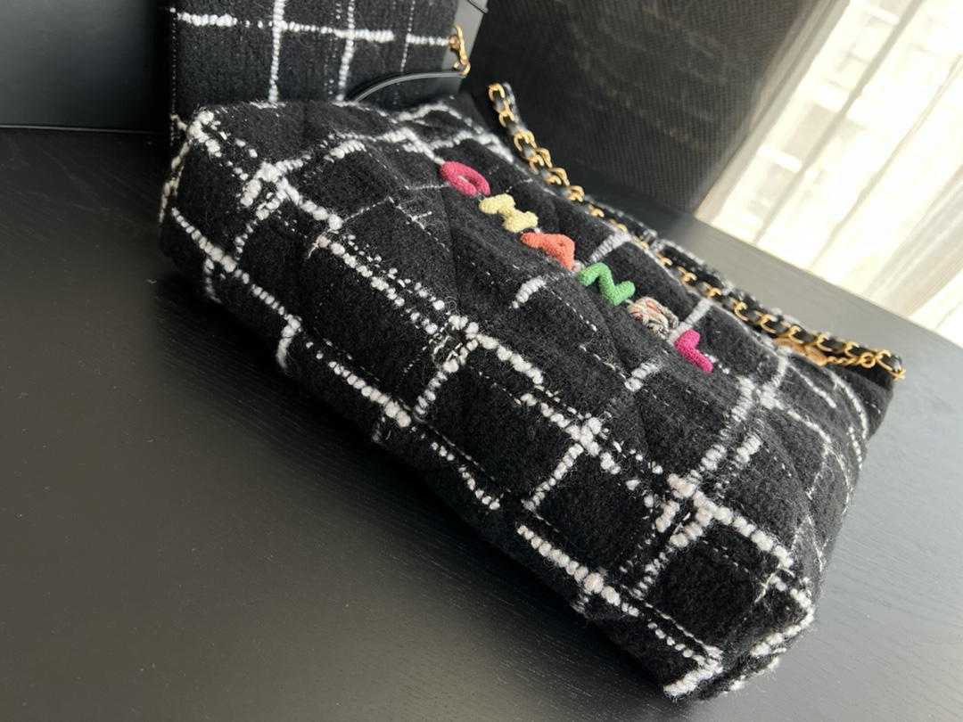 Handbag Chanel 3261 size 39cmx42cmx8 cm - vstockx