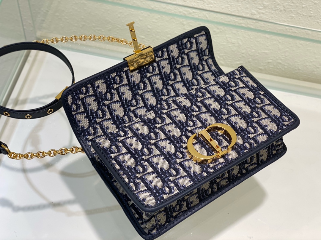 Handbags !  9207 size  21.5*12*6 cm - vstockx