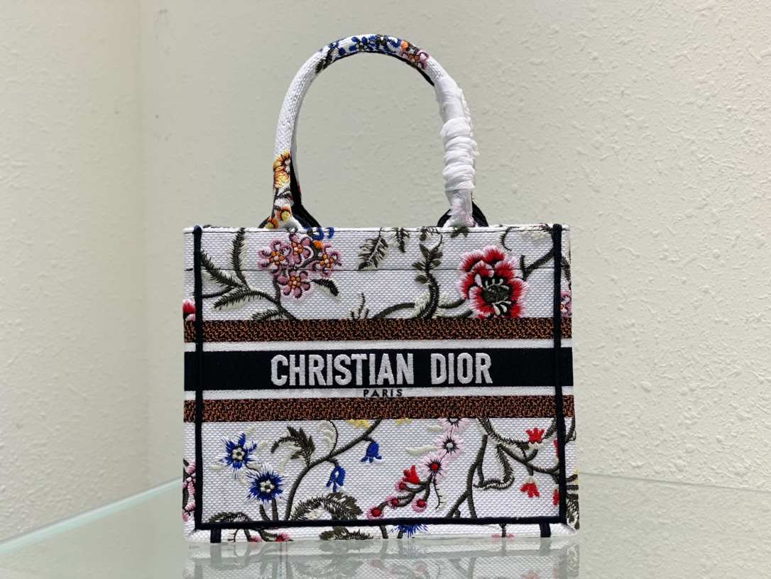 Handbag Dior 8002 size 26 cm - vstockx