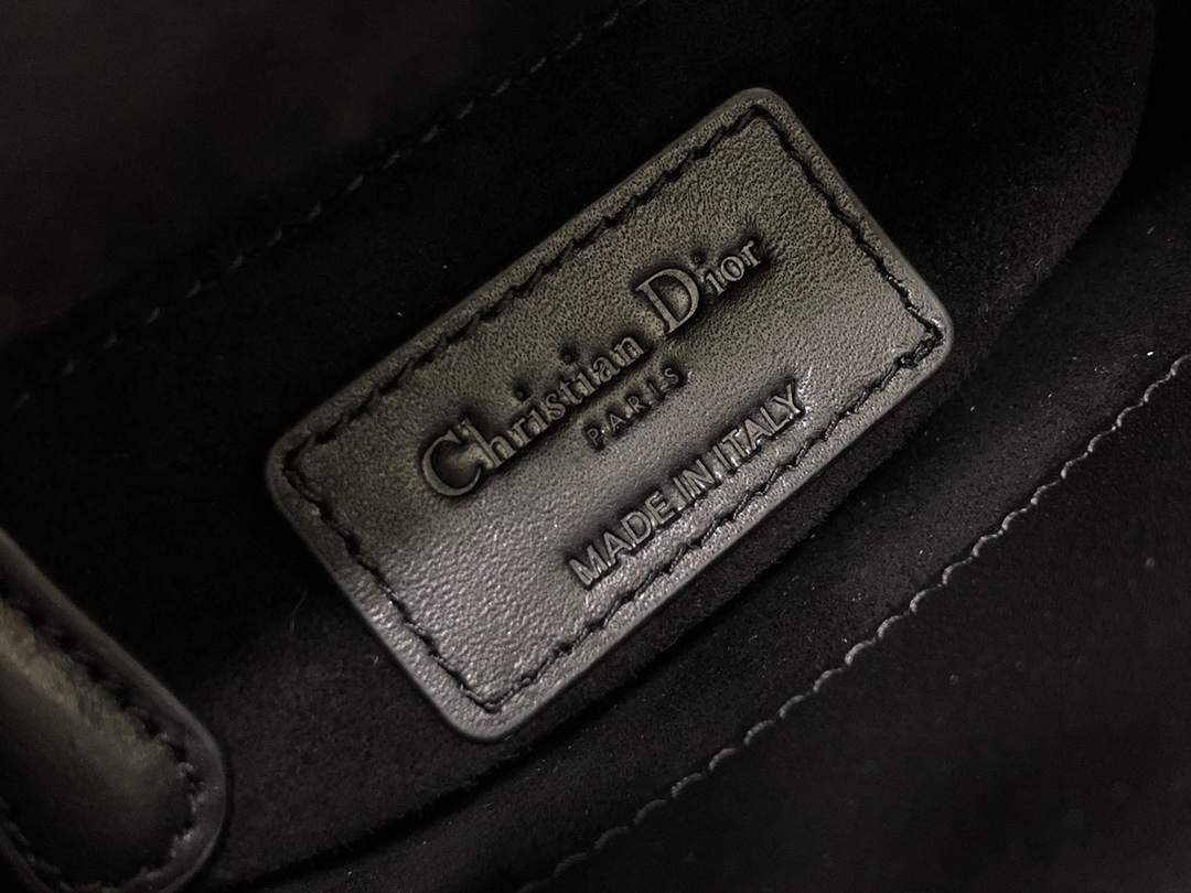 Handbag Dior M0505 size 17 x 15 x 7 cm - vstockx