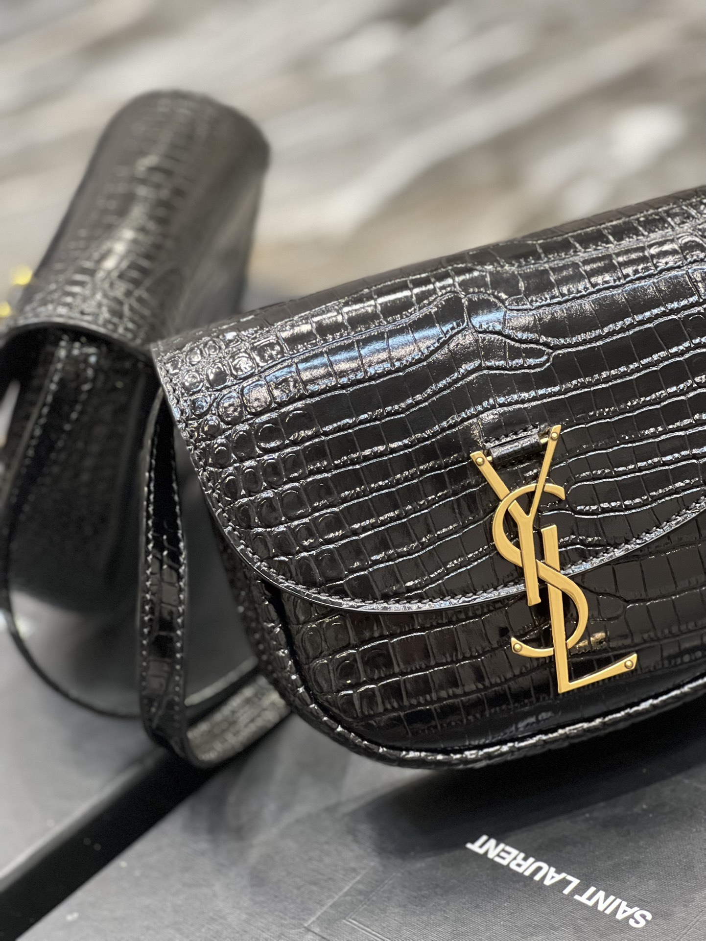 Handbags SAINT LAURENT 619740 size 18x15.5x5.5 cm - vstockx