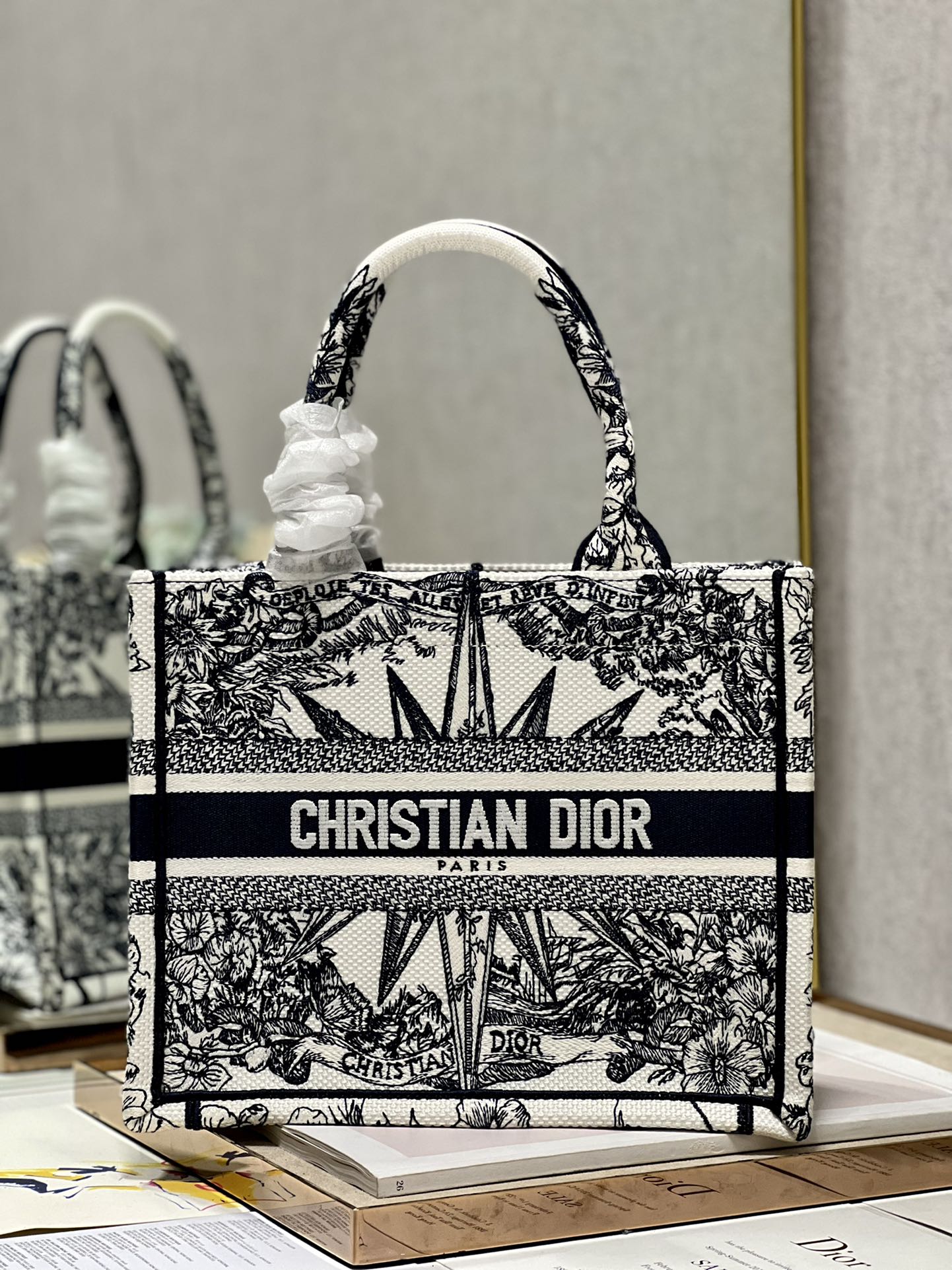Handbag Dior 1265 size 26.5  21  14 cm - vstockx