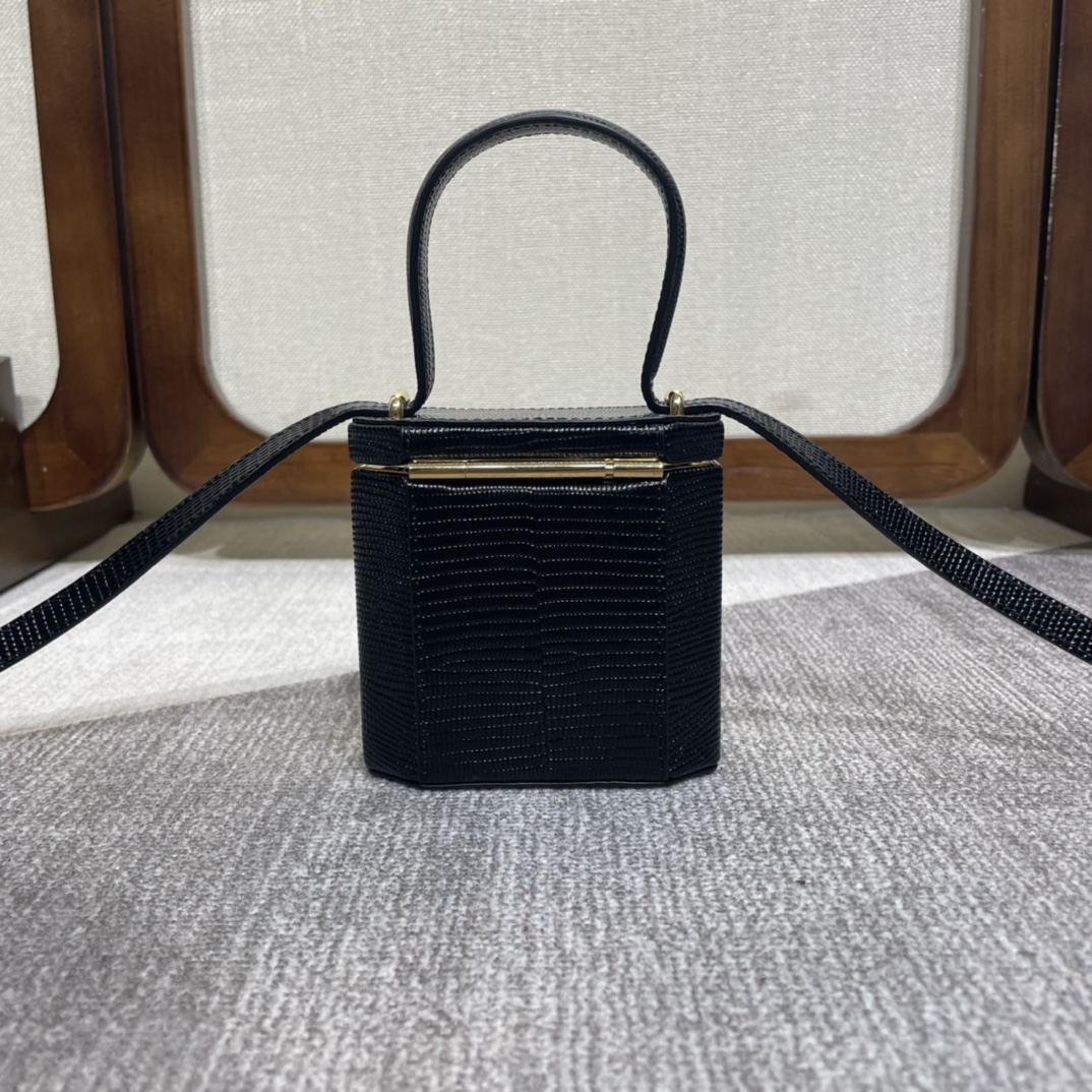 Handbags CELIN LOCK TRIOMPHE 199602 size:11 X 10 X 5 cm - vstockx