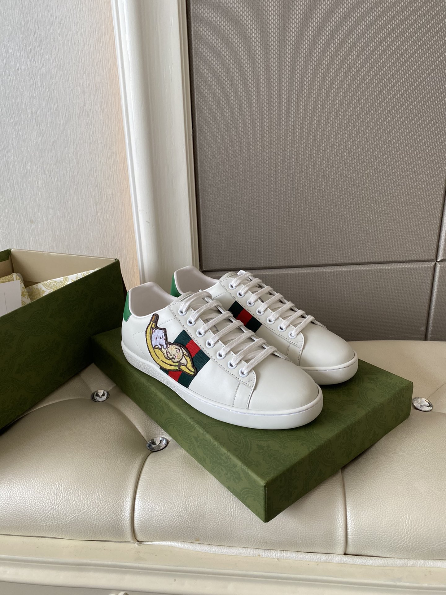 Gucci Women's Ace sneaker with bee sneaker 4 - vstockx