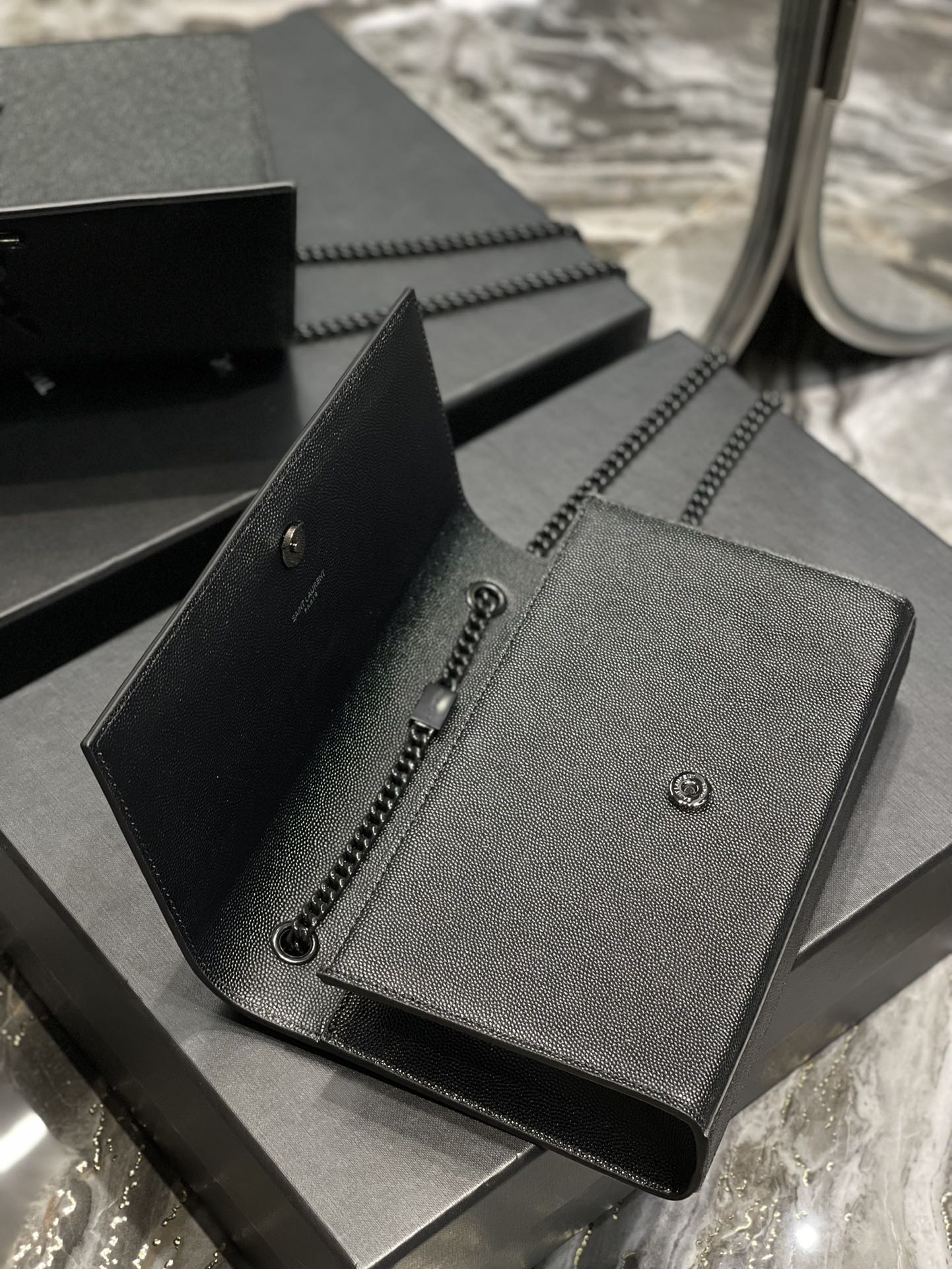 Handbags SAINT LAURENT 364021 size 24x14.5x5 cm - vstockx