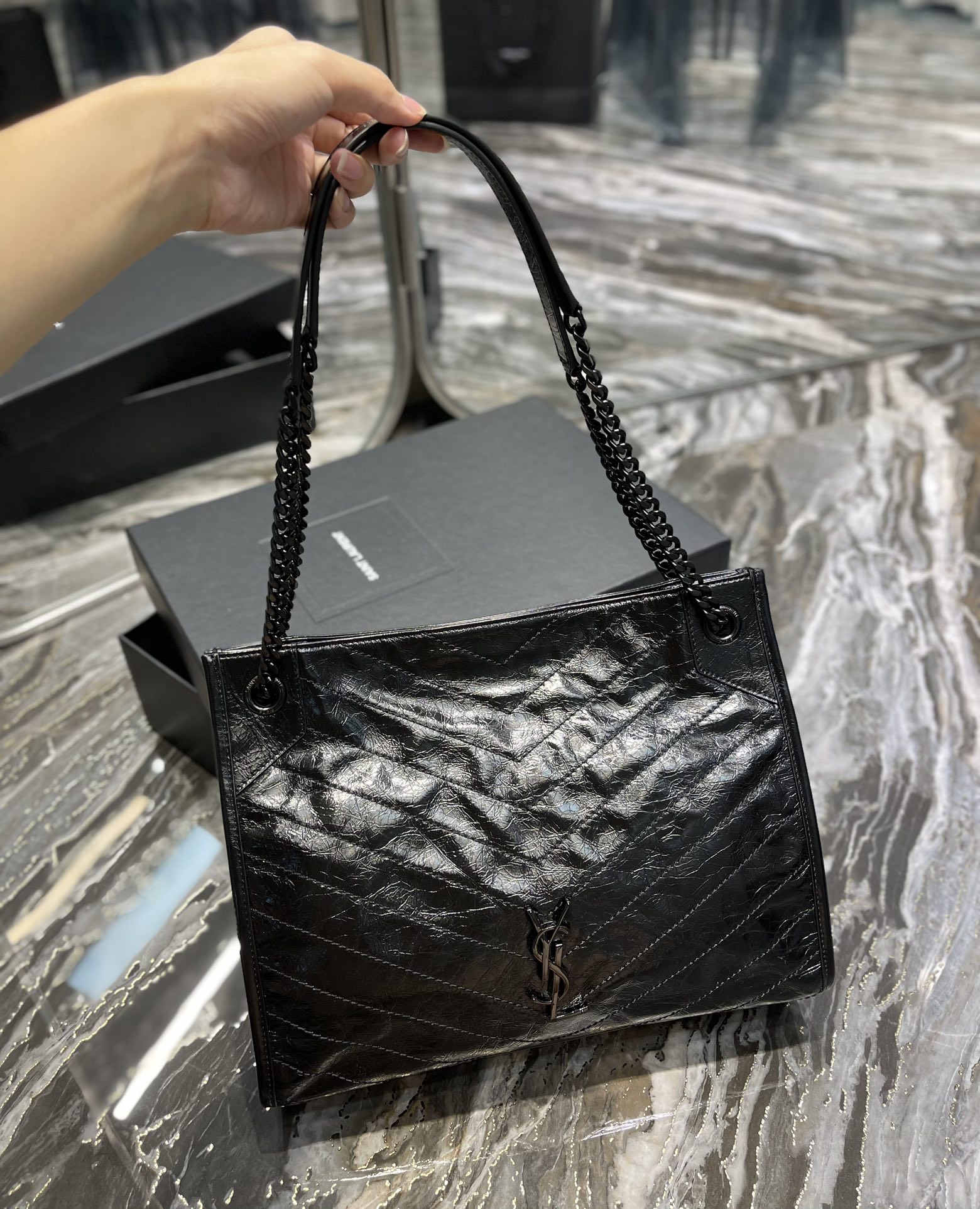 Handbags SAINT LAURENT 577999 size 33x27x11.5 cm - vstockx