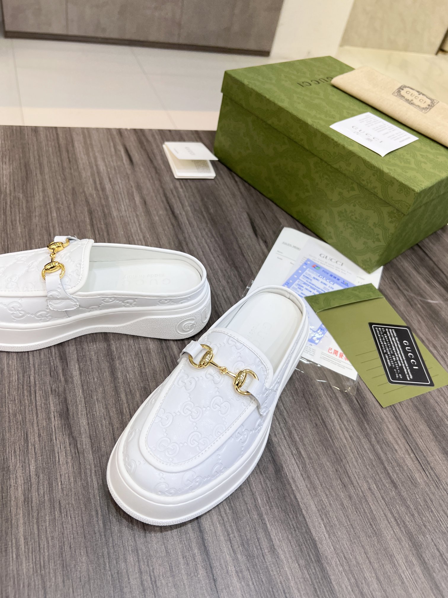 Gucci Women's WOMEN 6 - vstockx