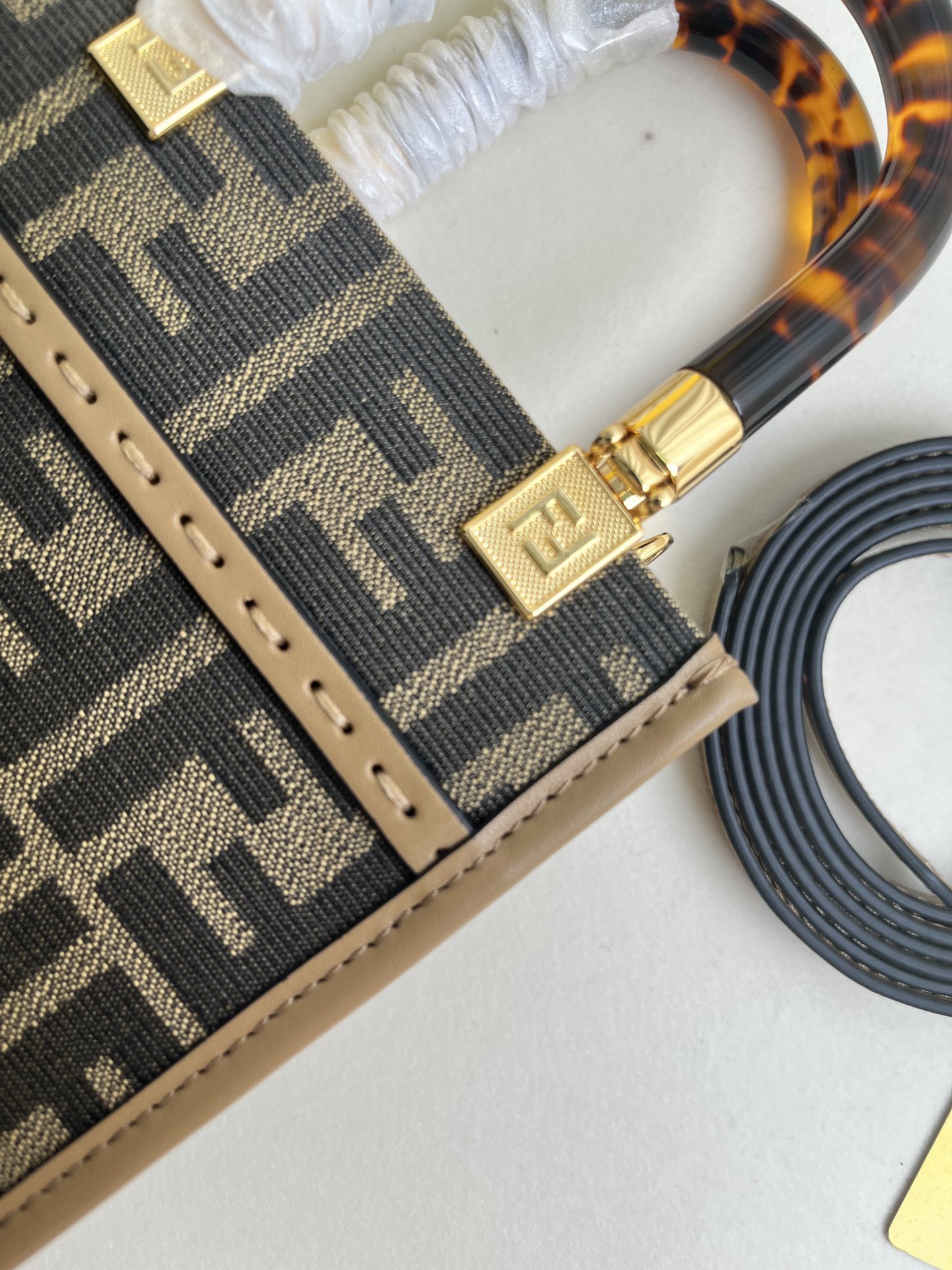 handbags FENDI 208 size:18*13*6.5 - vstockx