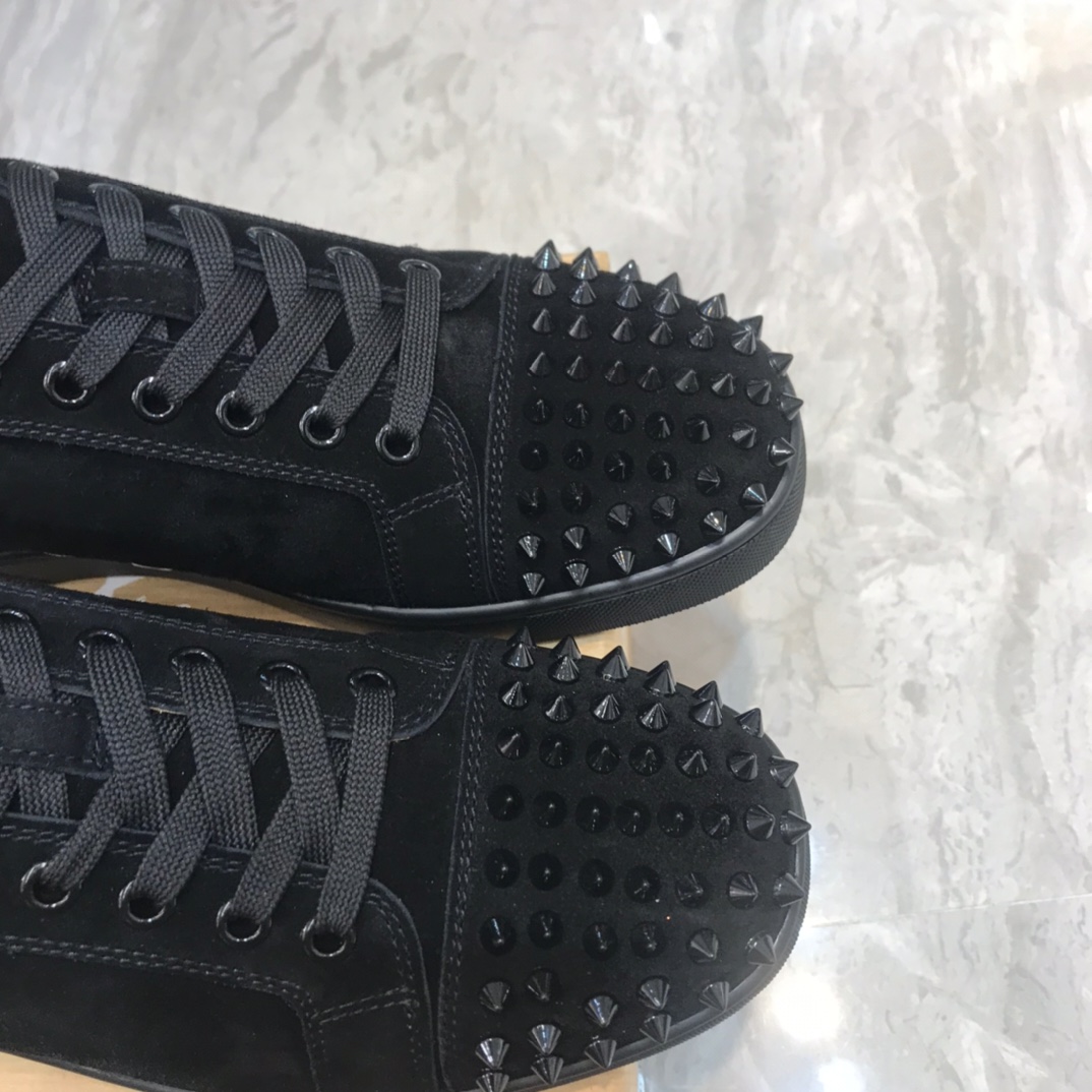 Christian Louboutin Louis Junior Spikes Orlato Flat Sneakers 10 - vstockx