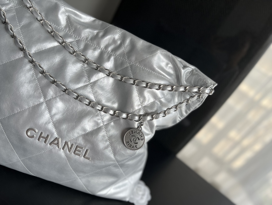 Handbag Chanel size 39cmx42cmx8 cm - vstockx