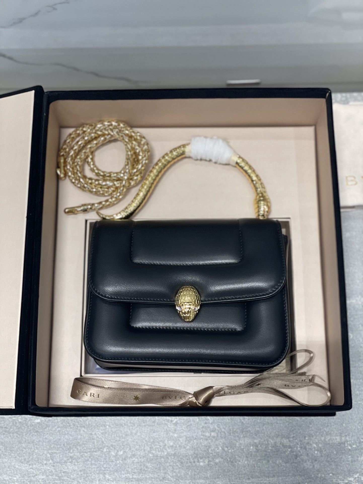 Handbags Bvlgari 291071 size:19.5*15*6 cm - vstockx