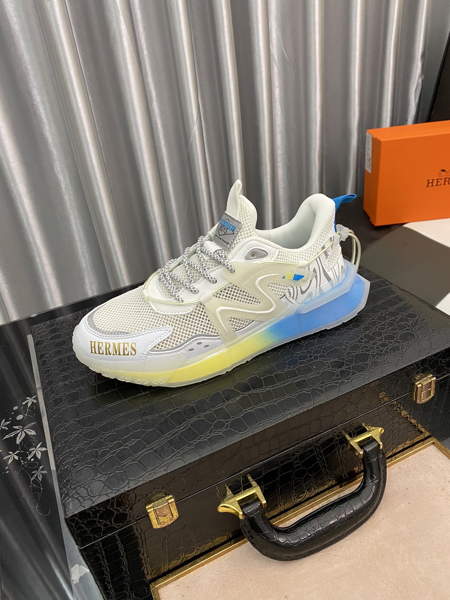 Hermes Low Top sneaker 30 - vstockx