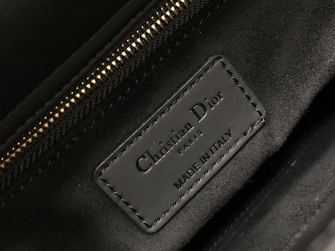 Handbag Dior M0538 size 20*16.5*8 cm - vstockx