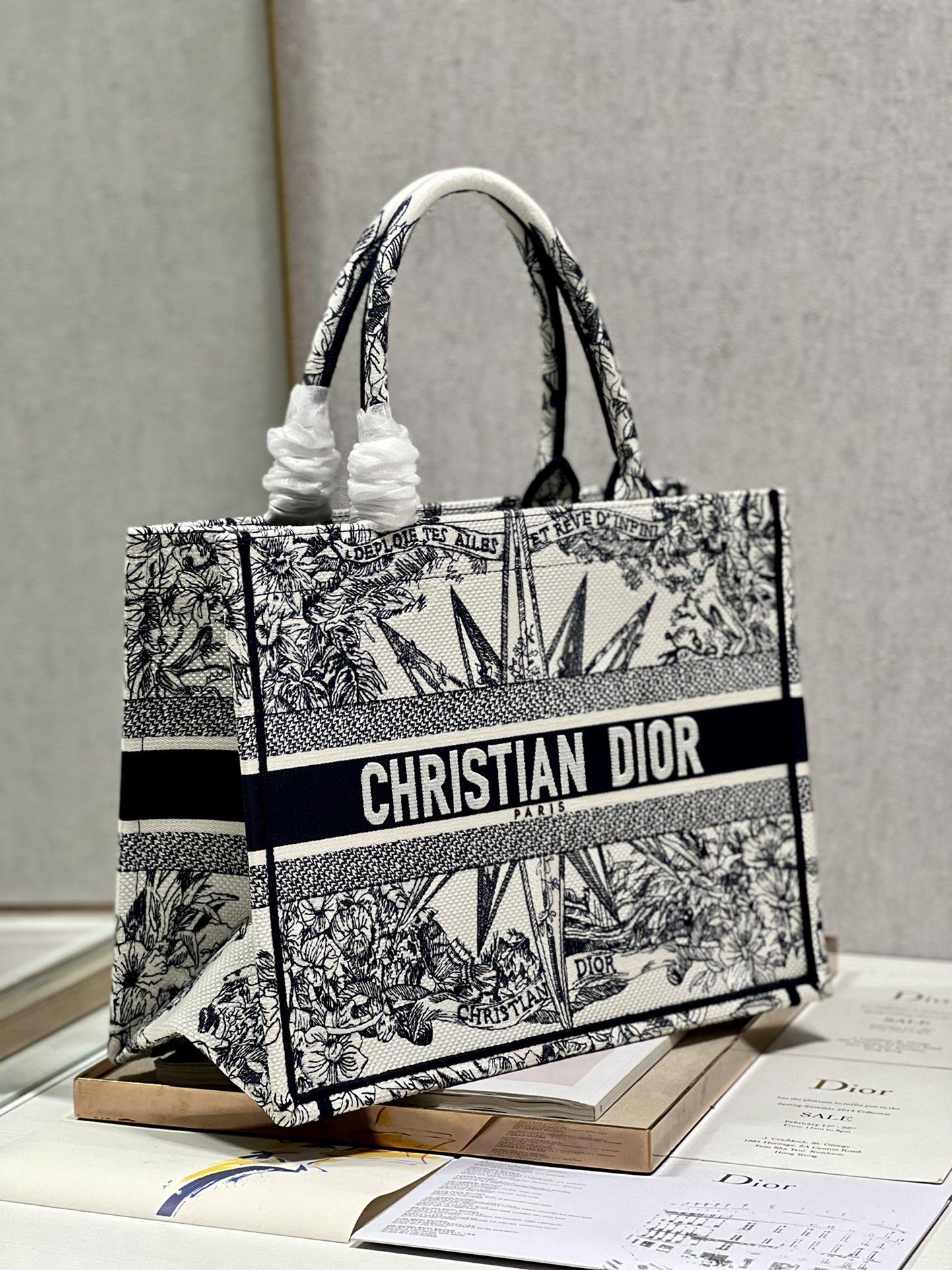 Handbag Dior 1286 size 36  28 cm - vstockx