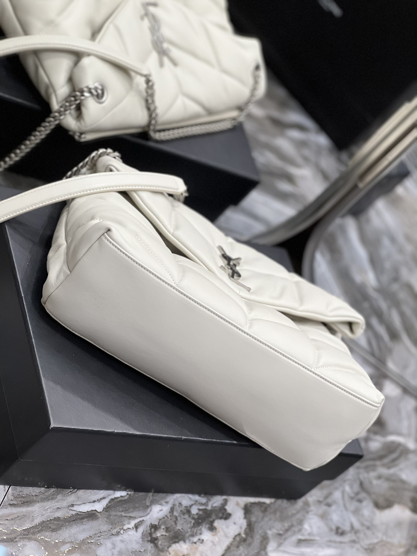 Handbags SAINT LAURENT 577475 size 35x23x13.5 cm - vstockx
