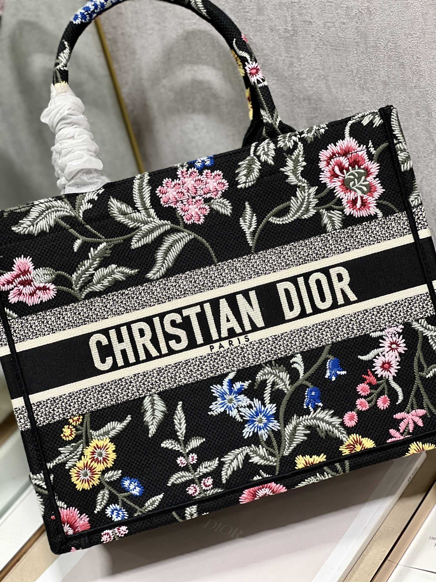 Handbag Dior 1286 size 36  28 cm - vstockx