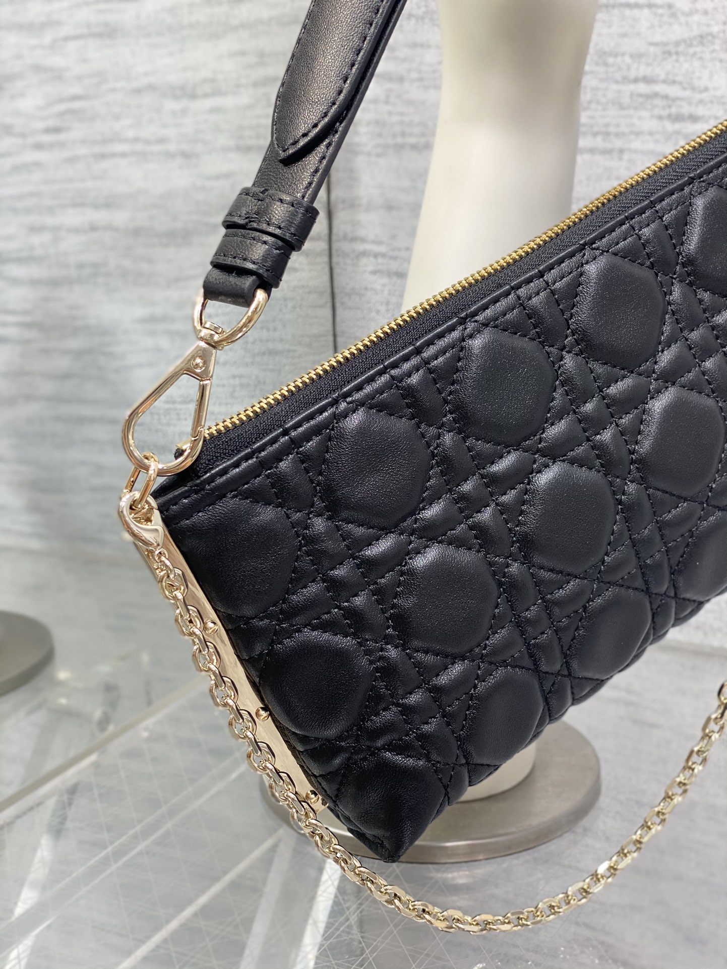Handbag Dior size 27  12  5 cm - vstockx