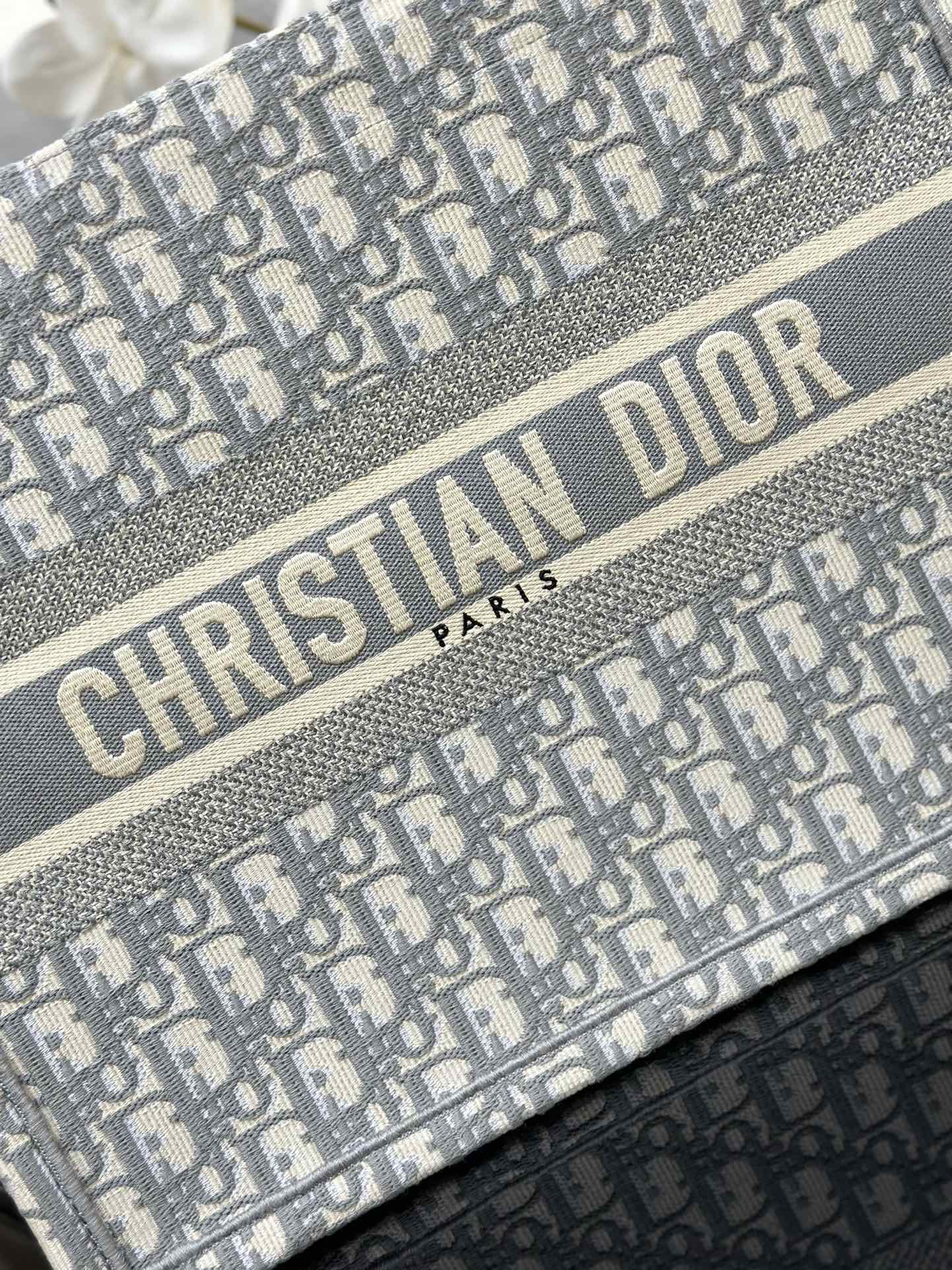 Handbag Dior M1286 size 36 x 27.5 x 16.5 cm - vstockx