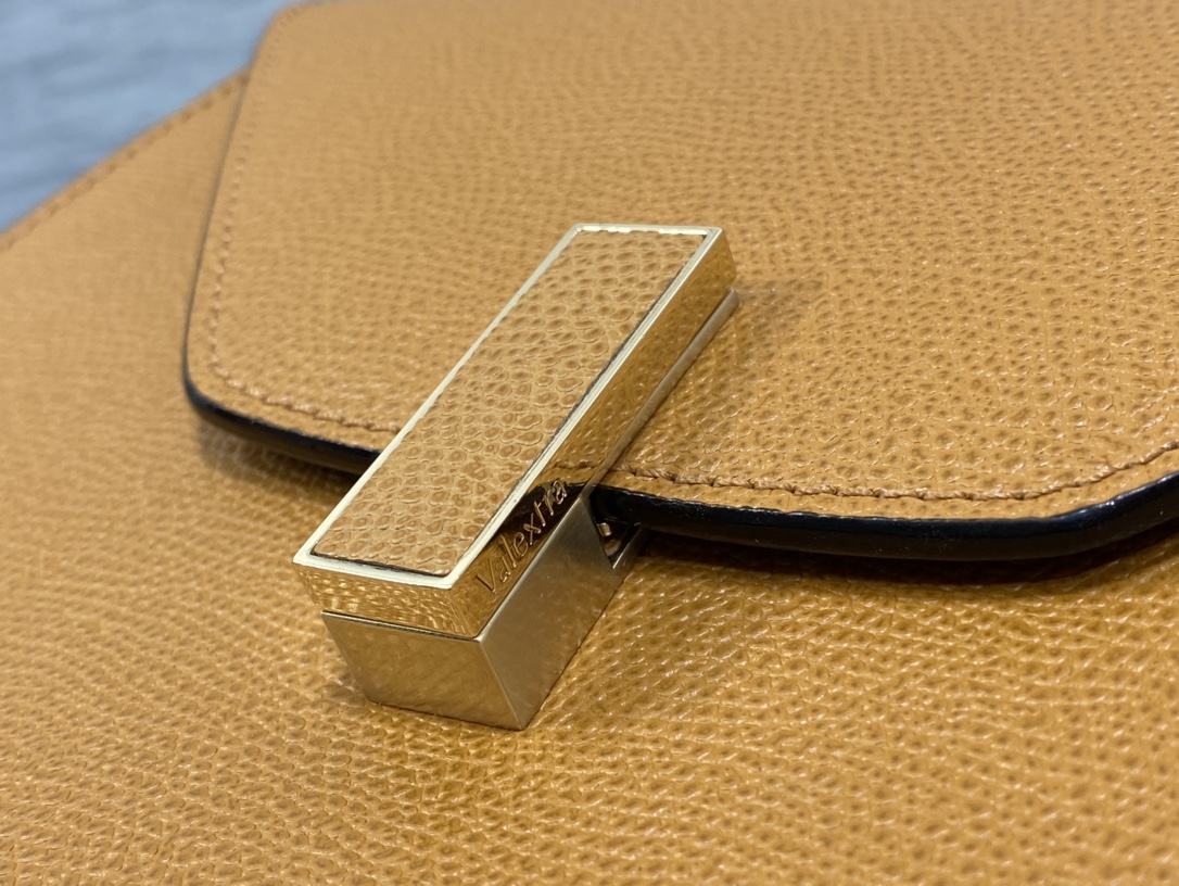 Handbag VALEXTRA size ** - vstockx