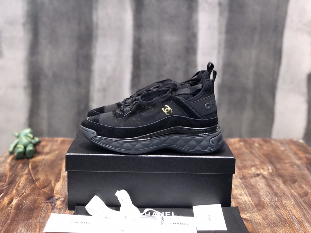 Chanel Fabric & Suede Calfskin Low Top Sneaker 10 - vstockx