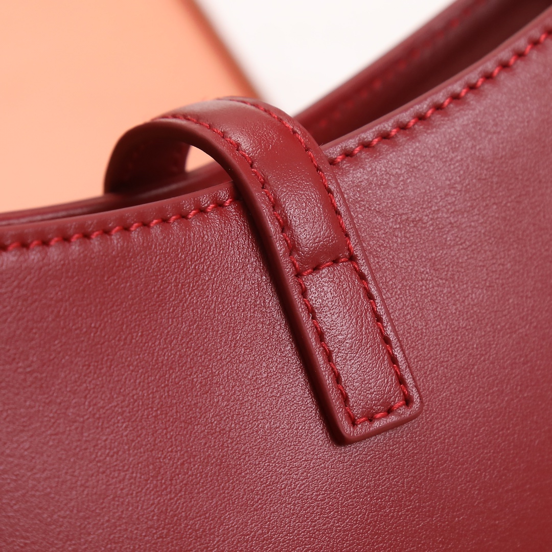 Handbags SAINT LAURENT 710318 size 19X11.5x4.5 cm - vstockx