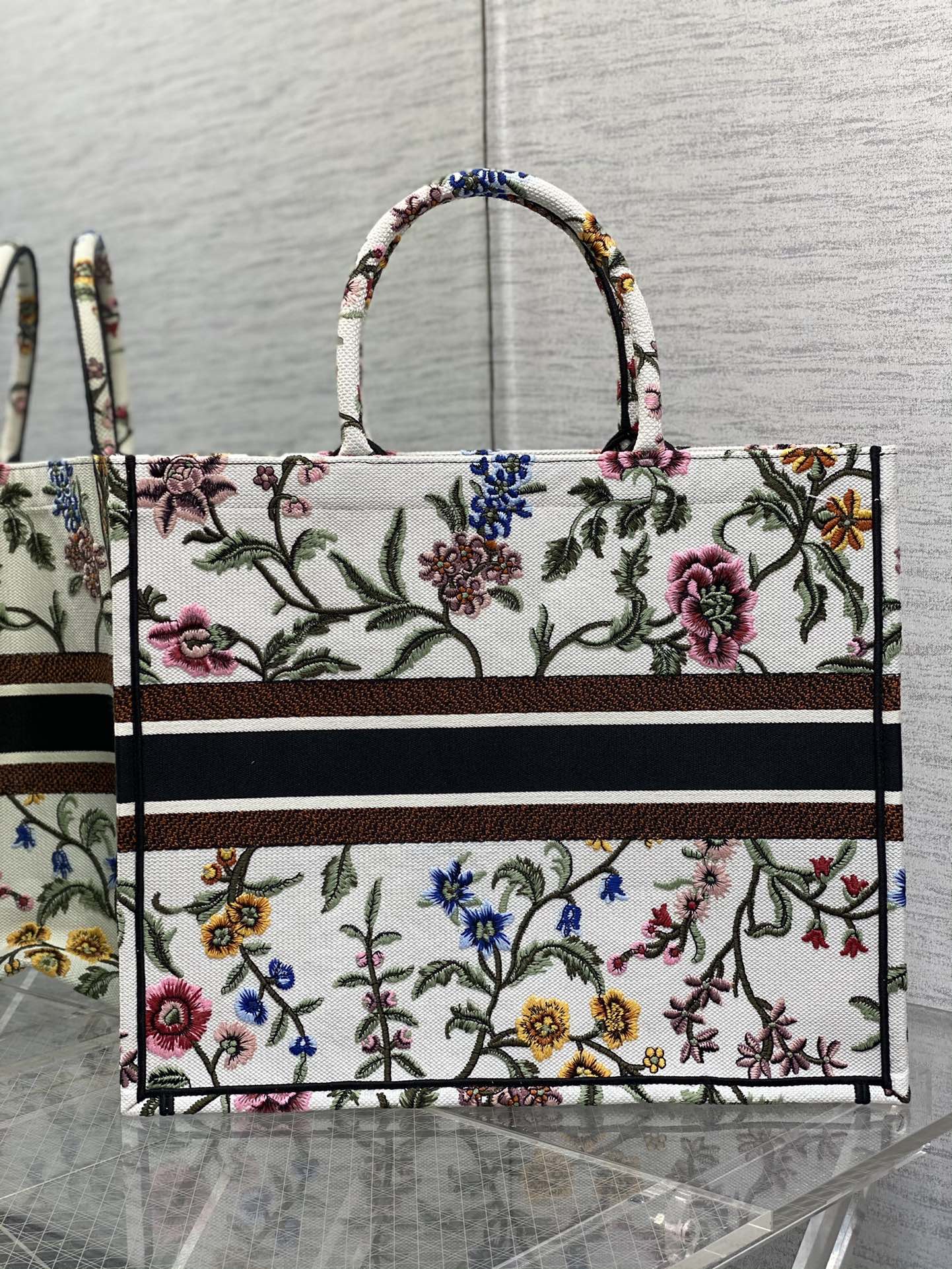 Handbag Dior size 42*18*35 cm - vstockx