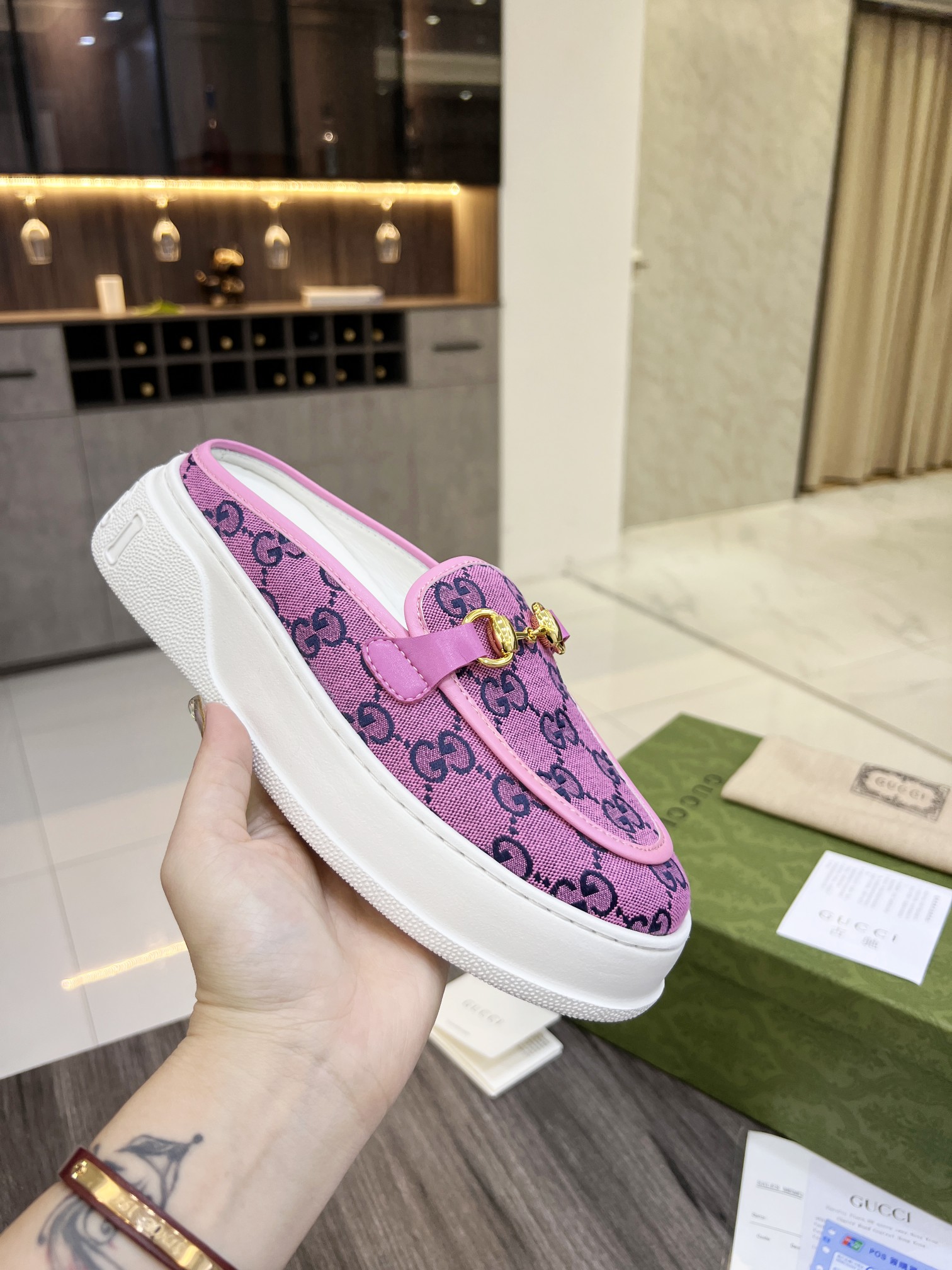 Gucci Women's WOMEN 6 - vstockx