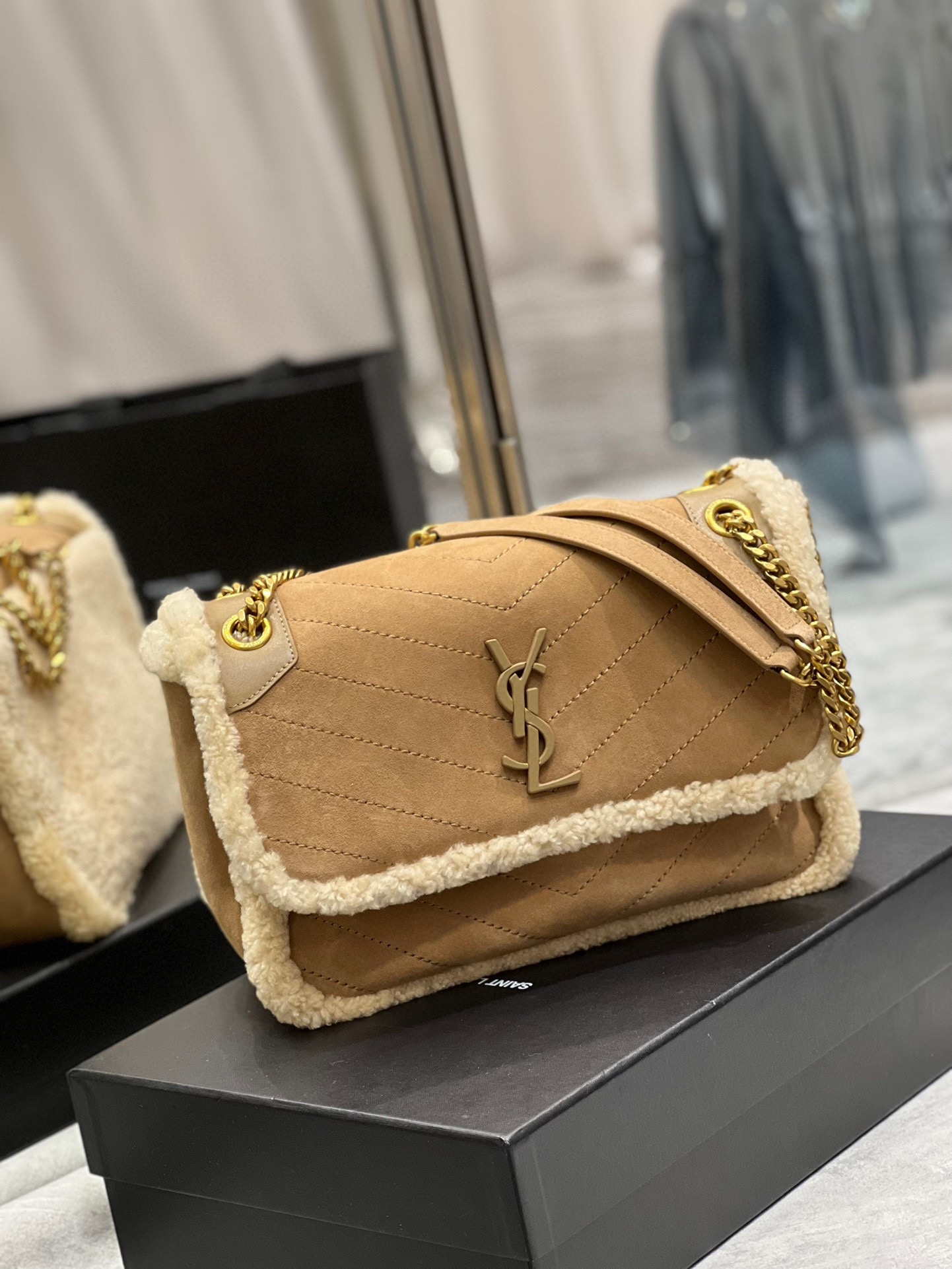 Handbags SAINT LAURENT 498894 size 28  20  8.5 cm - vstockx
