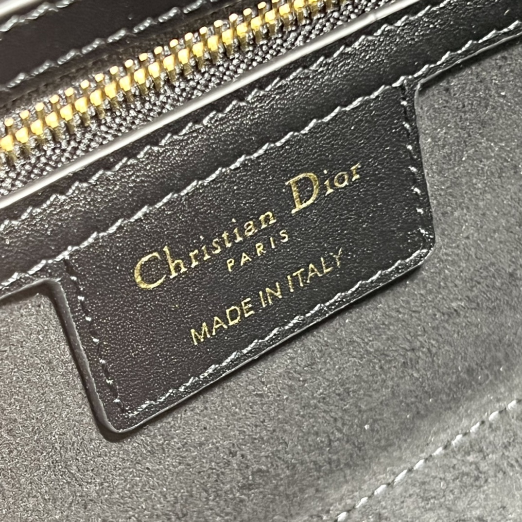 Handbag Dior 9260 size 22.5  12.5  6.5 cm - vstockx