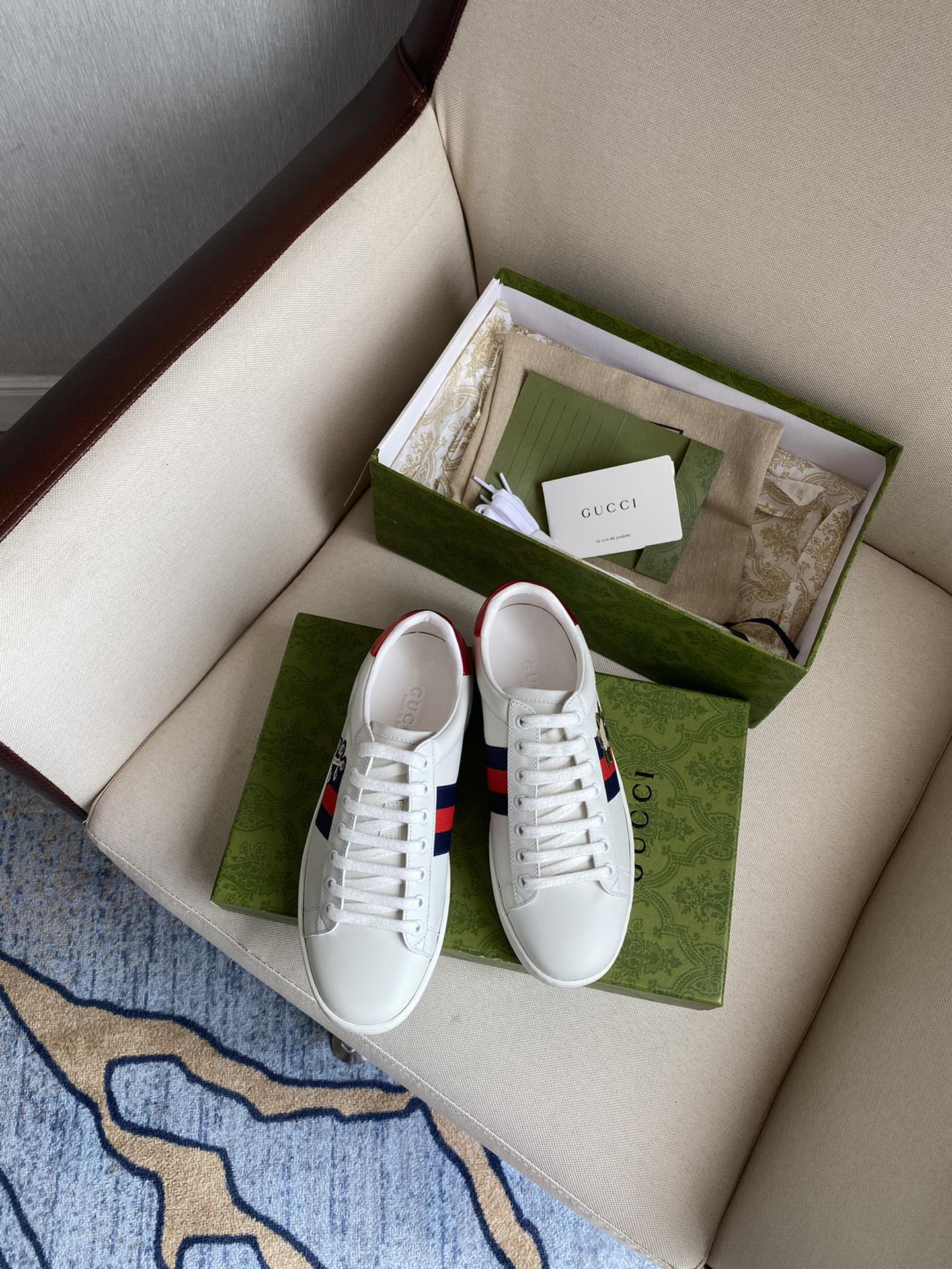 Gucci Women's Ace sneaker with bee sneaker 4 - vstockx