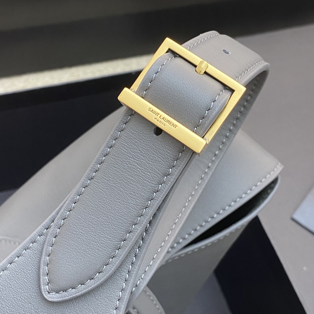 Handbags SAINT LAURENT 713938 size 22x22x10 cm - vstockx