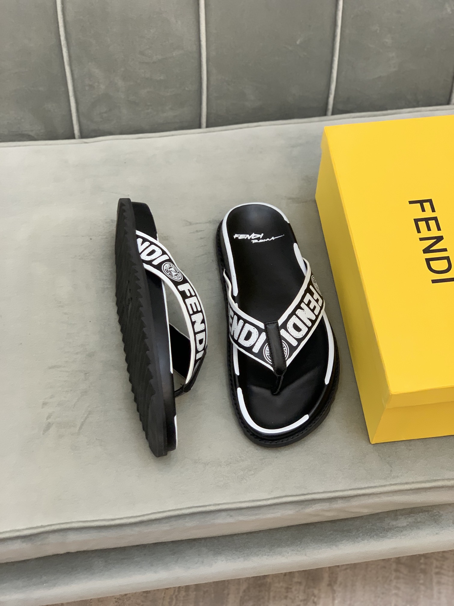 Fendi Slides 5 - vstockx