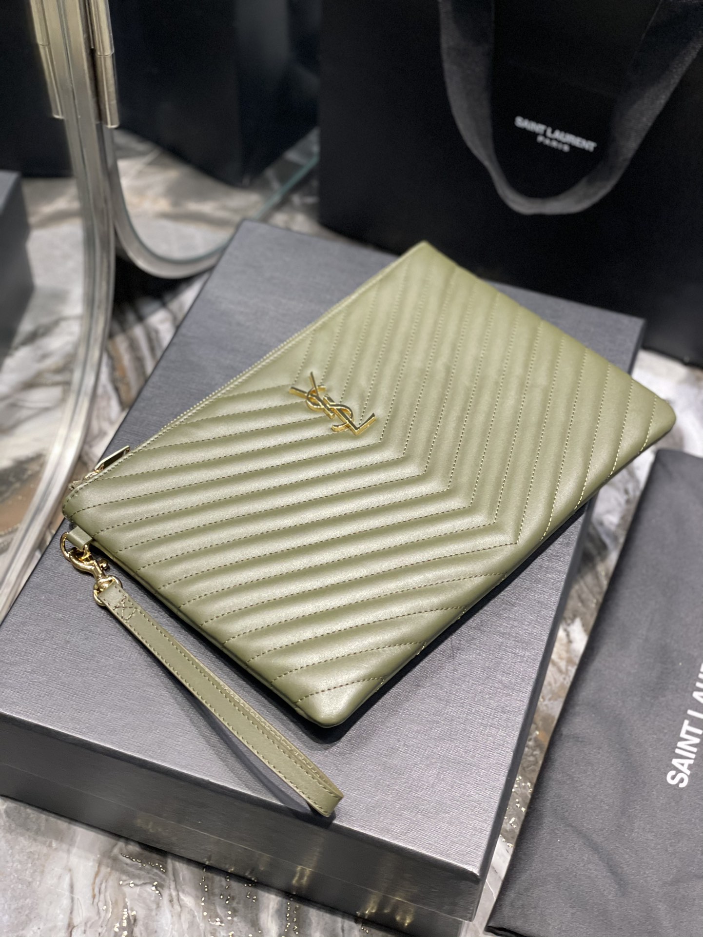 Handbags SAINT LAURENT 413444 size 30  21.5  2 cm - vstockx